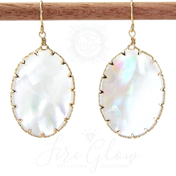 Mother of Pearl Style Oval Gold Tone Earrings - Picture 1 of 16